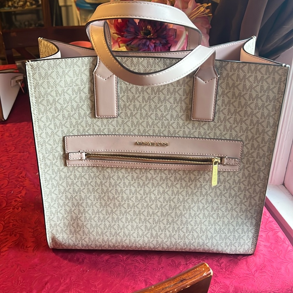 X-Large white & pink Michael Kors crossbody